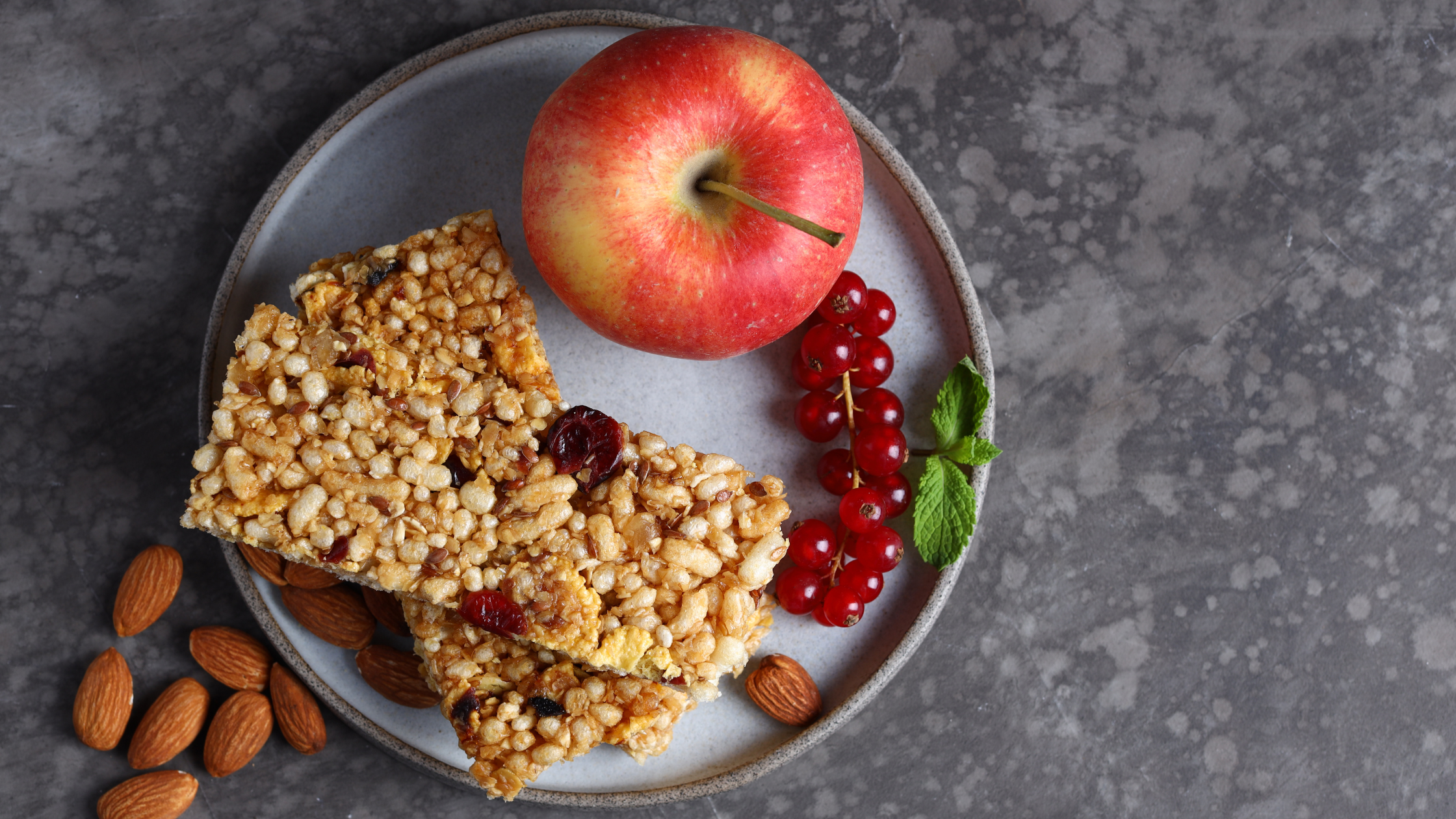 Homemade Fruit Muesli Bar with Yogurt & Berries – A Healthy & Delicious Snack